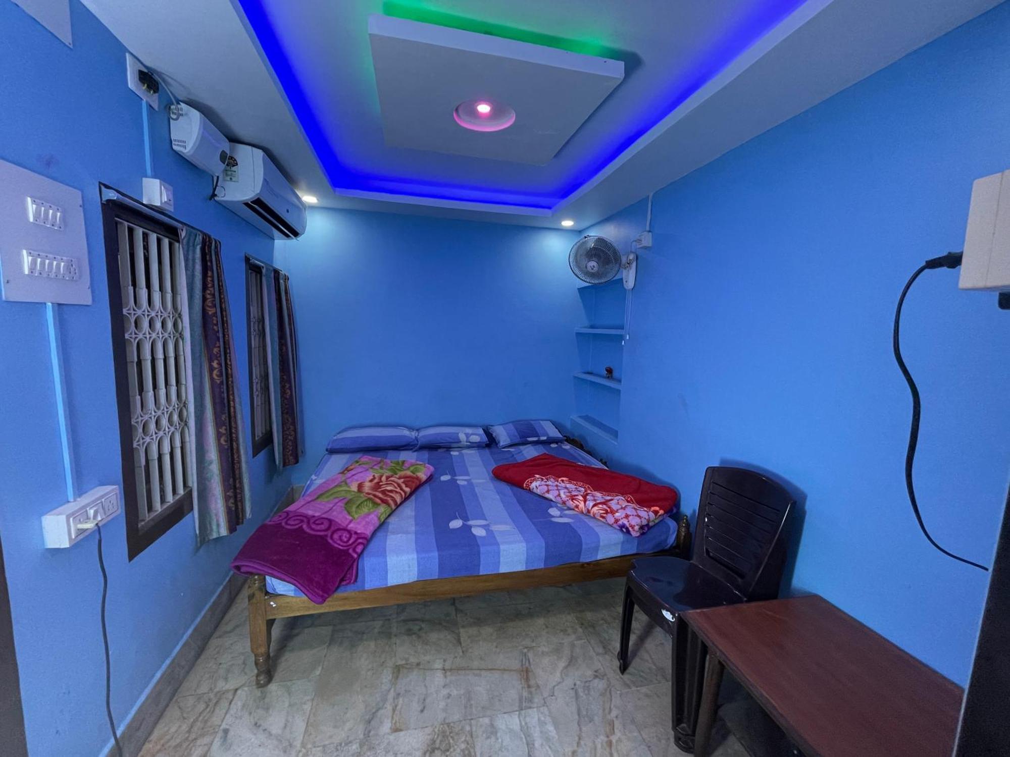 Hotel Radha Krishna Puri Exterior foto